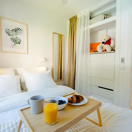 Penthouse 5 Min From The With Balcony And Pool Access