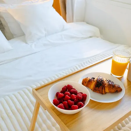 Penthouse 5 Min From The With Balcony And Pool Access Апартаменти *