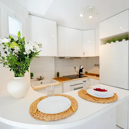 Penthouse 5 Min From The With Balcony And Pool Access Апартаменти *