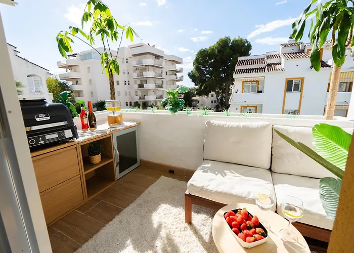 Penthouse 5 Min From The With Balcony And Pool Access Apartman