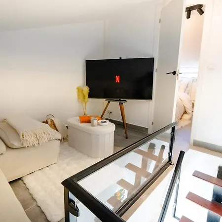 Διαμέρισμα Penthouse 5 Min From The With Balcony And Pool Access *
