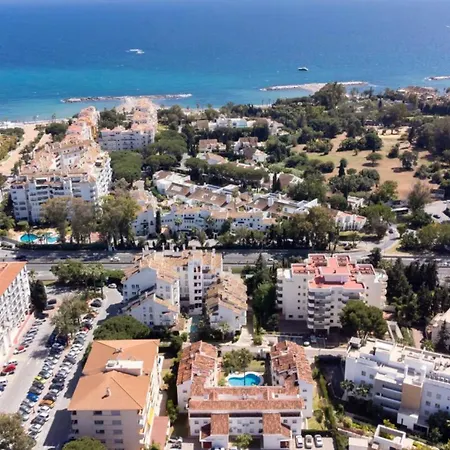 Penthouse 5 Min From The With Balcony And Pool Access Μαρμπέλλα