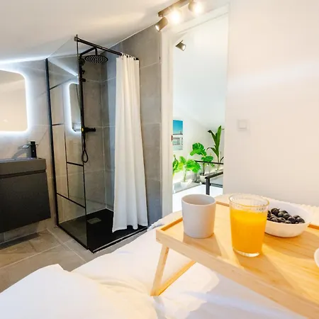 Penthouse 5 Min From The With Balcony And Pool Access * Μαρμπέλλα