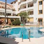 Penthouse 5 Min From The With Balcony And Pool Access