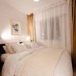 Penthouse 5 Min From The With Balcony And Pool Access ماربيا