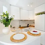 Penthouse 5 Min From The With Balcony And Pool Access شقة *
