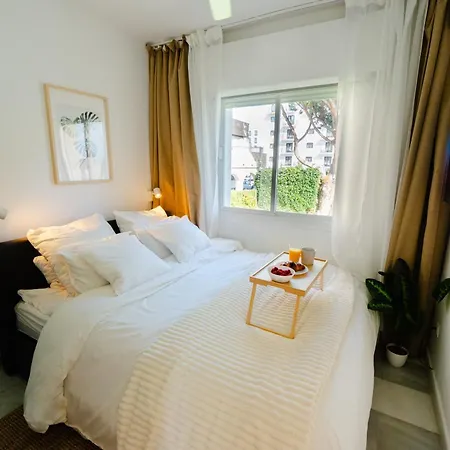 Daire Penthouse 5 Min From The With Balcony And Pool Access