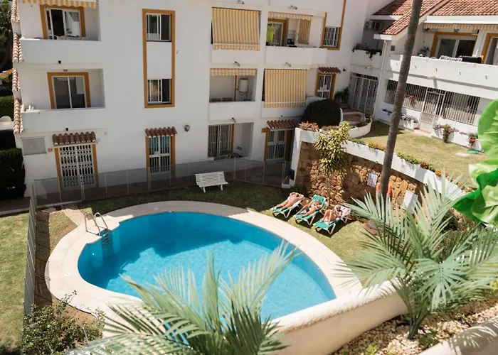 Penthouse 5 Min From The With Balcony And Pool Access 公寓 马尔韦利亚