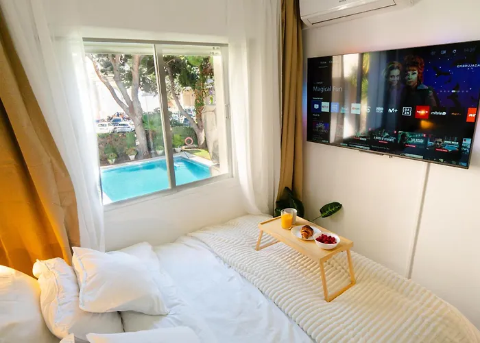 Penthouse 5 Min From The With Balcony And Pool Access شقة *