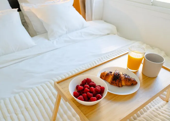 Penthouse 5 Min From The With Balcony And Pool Access 公寓 *
