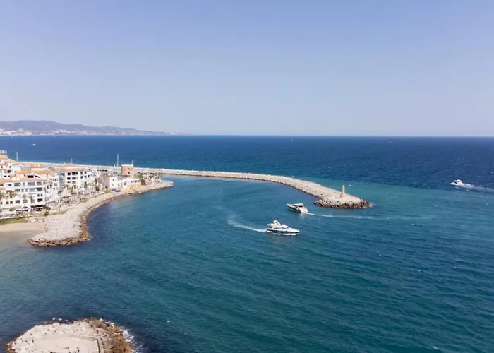 Penthouse 5 Min From The With Balcony And Pool Access شقة ماربيا