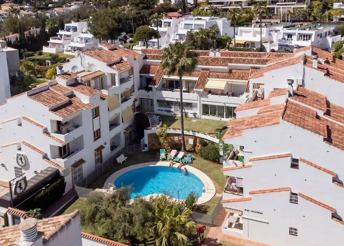 Penthouse 5 Min From The With Balcony And Pool Access شقة *