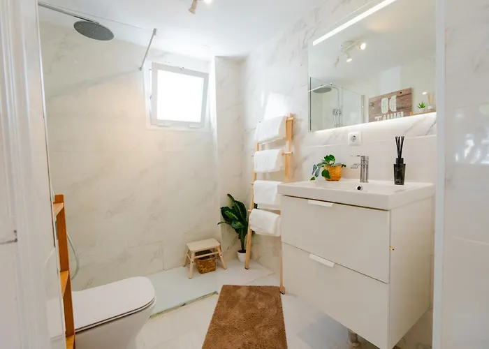 Penthouse 5 Min From The With Balcony And Pool Access *