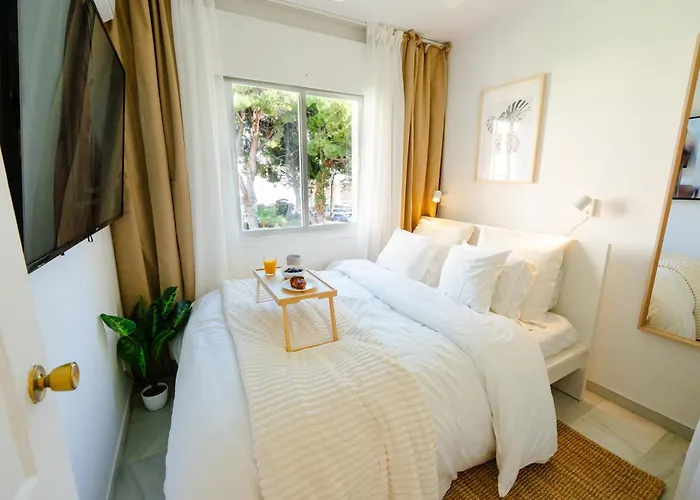 Penthouse 5 Min From The With Balcony And Pool Access شقة ماربيا