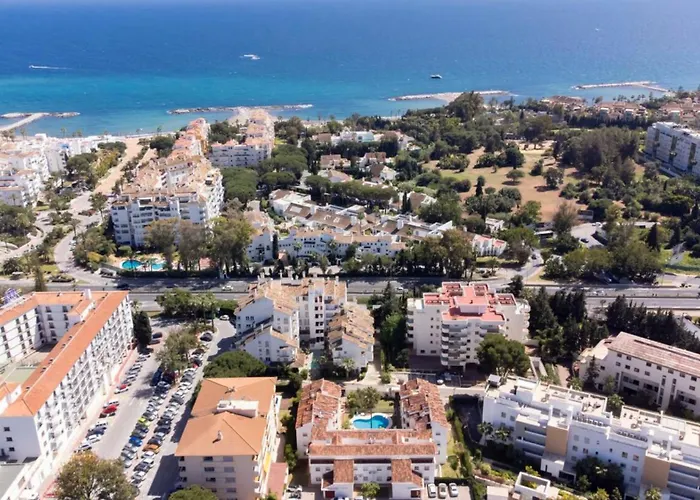 Penthouse 5 Min From The With Balcony And Pool Access ماربيا