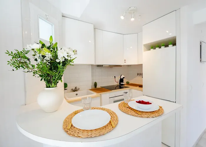 Penthouse 5 Min From The With Balcony And Pool Access 公寓 *