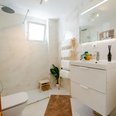 Penthouse 5 Min From The With Balcony And Pool Access *