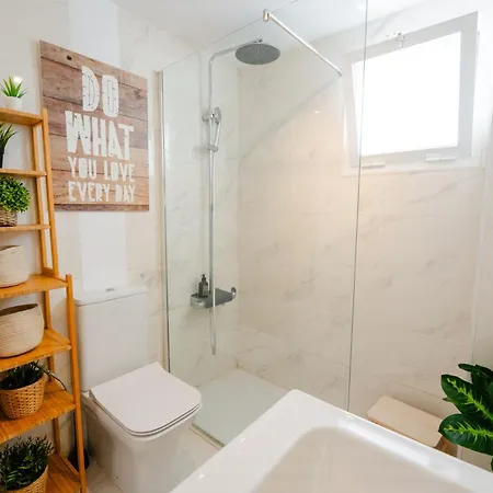 Penthouse 5 Min From The With Balcony And Pool Access